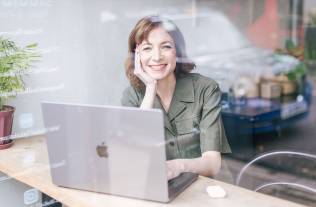 Keren's coffee shop post - part of the Personal Branding Photoshoot with Ewa Kara Photography